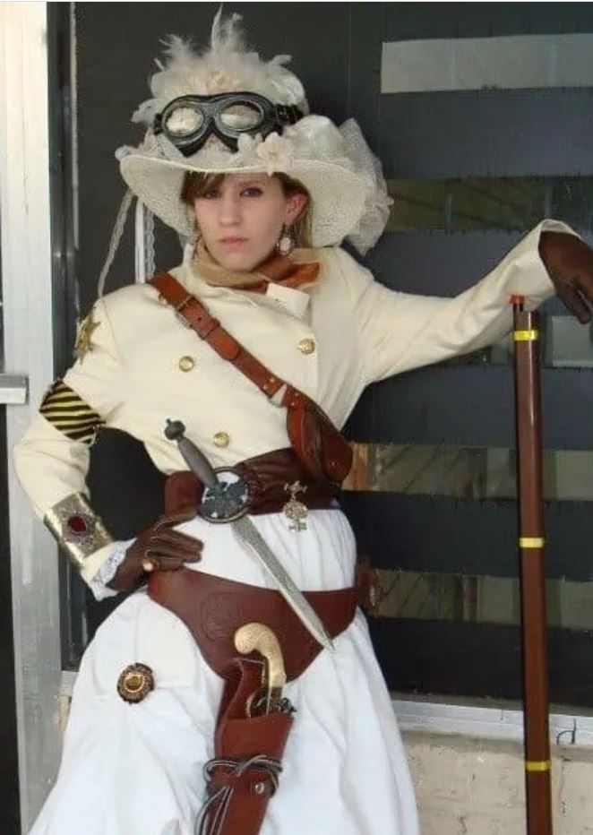 femme steampunk militaire